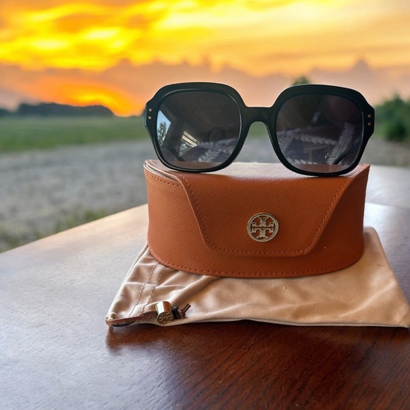 Tory Burch Accessories - Tory Burch Polarized Sunnies